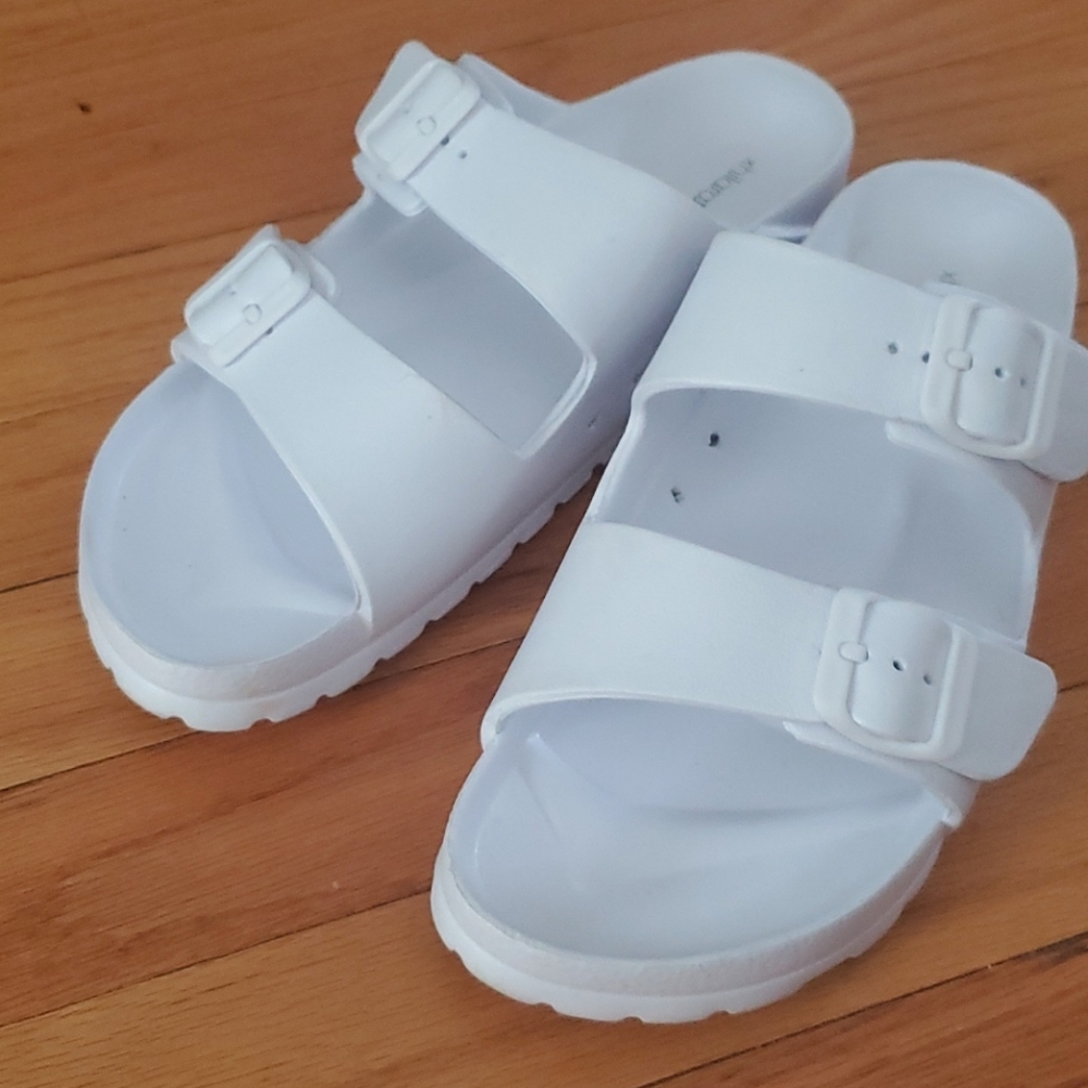 Xhilaration foam sandals